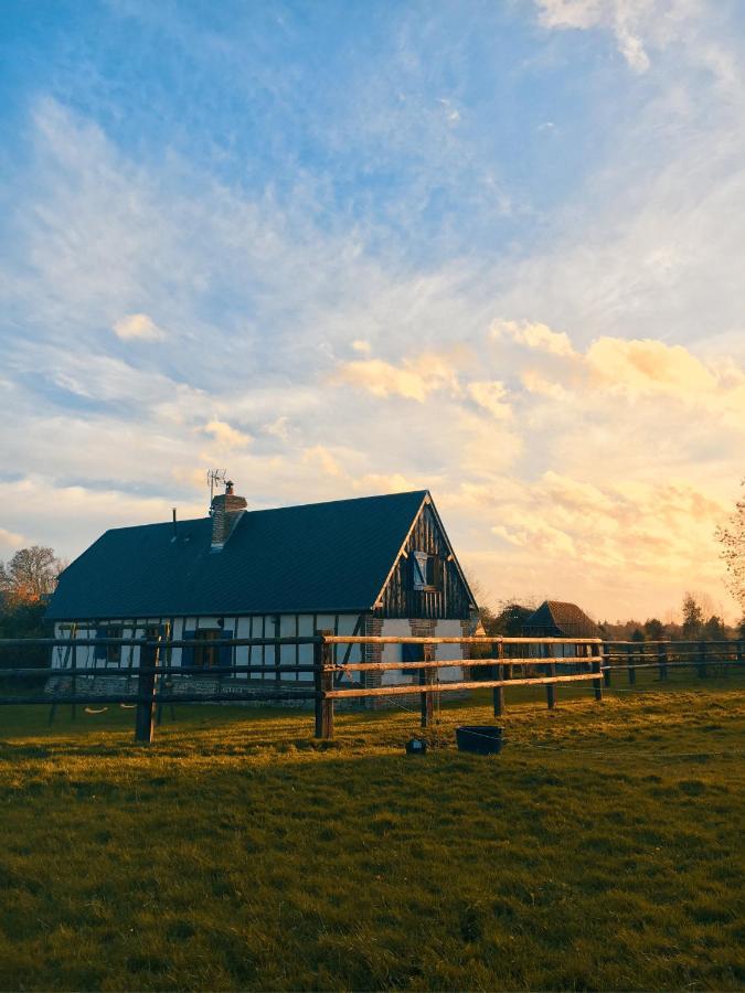 Gite Au Haras Des Arts Saint-Aubin-de-Bonneval エクステリア 写真